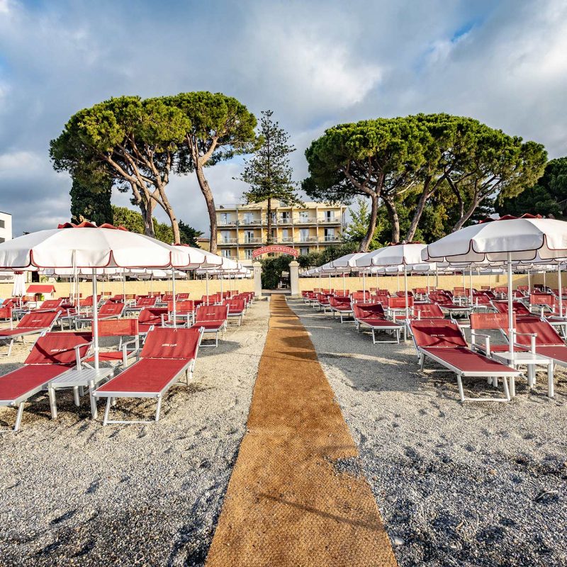 hotel-piscina-spiaggia-privata-dianomarina